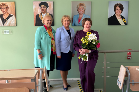 Ekonomikas un sabiedrības attīstības fakultātē papildināta dekānu portretu galerija