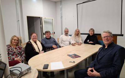 Filozofijas docētāji diskutē par kritiskās domāšanas filozofisko kritiku